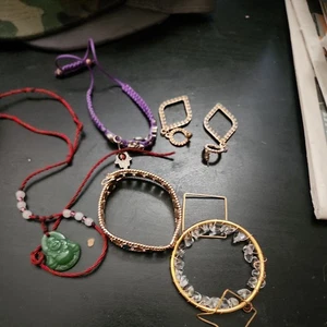 BUNDLE OF JULERY THAT INCLUDES, A JADE BUDDHA CHARM EARRINGS, BRAZALET X2  - Picture 1 of 12