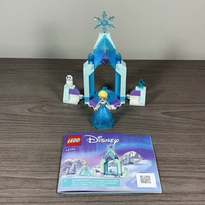 LEGO Disney Princess: Il Cortile del Castello di Elsa (43199), Completo di Istruzioni - Foto 1 di 8