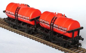 KitBuilt Peco Wonderful Wagons R75RD : Set of 2 Royal Daylight Tank Wagons OO - Picture 1 of 5