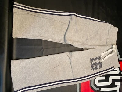 Pantalones deportivos Carters para niños talla 5 grises  Foto 1 de 3