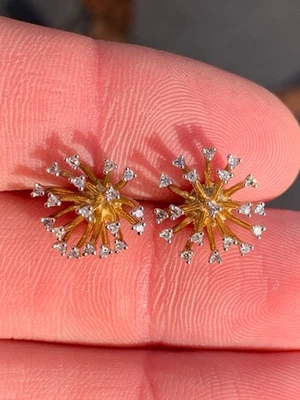 Pendientes con racimo de diamantes de oro de 9 quilates Foto 1 de 4