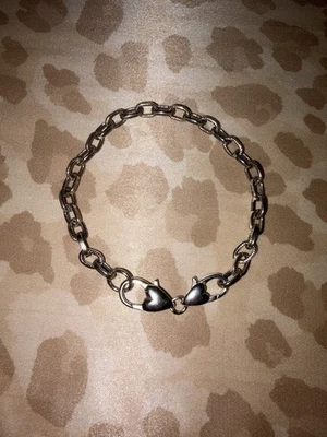 "Brazalete de eslabones de cadena Brighton ovalado tono plata con cierre de corazón 7,5""" Foto 1 de 4