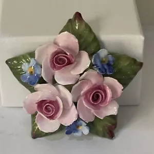 Vintage Aynsley Fine Bone China Pink Rose & Forget Me Not Porcelain Brooch - Picture 1 of 7