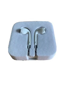 Apple EarPods with 3.5 Connector In Ear Canal Headset - White - No Remote - Photo 1 sur 4