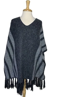 POL Poncho Boho Long Fringe Tassels Gray White Bat Wings WESTERN Heavy Warm EUC - Image 1 of 4
