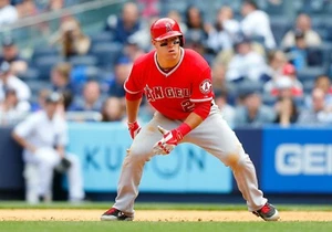 Mike Trout Los Angeles Angels UNSIGNED 8x10 Photo (GG) - Picture 1 of 1