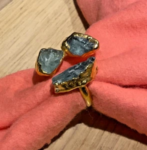 Raw peridot artisan open ring gold plated - 3 stone - preloved but hardly worn - Picture 1 of 7