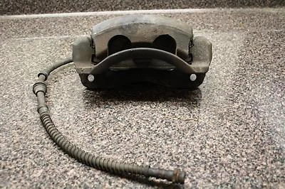 KIA SEDONA 2004 pinza de freno de rueda de pasajero delantero derecho con tubo de manguera OEM 04 Foto 1 de 4