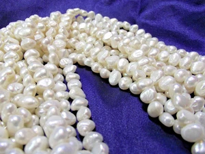 Perlas de agua dulce perforadas lateralmente 6 mm (blanco) 1 hebra P lote 005 EC - Imagen 1 de 2