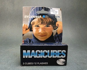 1 scatola/3 cubi Sylvania Flash Cubes BLUE DOT MAGICUBES fotocamera vintage NOS - Foto 1 di 4