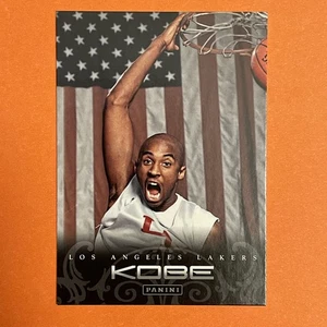 2012-13 Panini Kobe Antología #1 Kobe Bryant Los Angeles Lakers Bandera Americana - Imagen 1 de 2