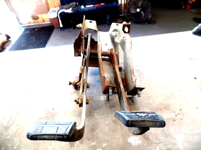 1973-1985 CHEVROLET GMC TRUCK MANUAL CLUTCH PEDAL ASSEMBLY C10 K10 Z BAR PICKUP - Image 1 of 4