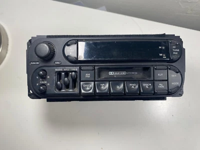 Radio cassette Chrysler 300 300M Town&Country 1999-2001 P56038588ak Foto 1 de 4