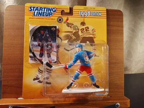 Starting Lineup 1998 edition Wayne Gretzky sealed brand new Cover