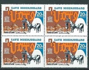 Pakistan. 1976. SG 414 Attractive block of stamps . Light hinge. - Picture 1 of 1