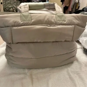 EUC Isaac Mizrahi Quilted Weekender Bag w/Quilted Double Clutch Bag Tan Color - Picture 1 of 14