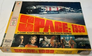 Juego de mesa de serie de televisión Space:1999 de colección en caja original 1976 Milton Bradley COMPLETO - Imagen 1 de 8