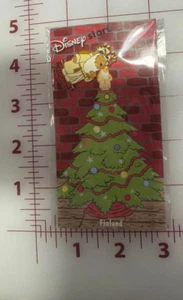 Disney Store Pin Pooh Santas Around the World Finland New 2002 - Picture 1 of 2