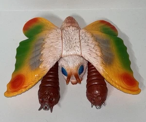 Marmit Mothra & Larva Sofubi set figurine vinile morbido rare Giappone Mail-Away 2004 - Foto 1 di 7