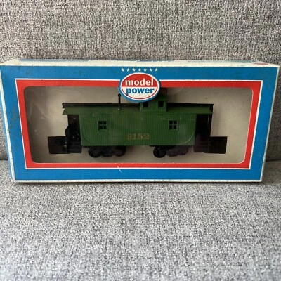 Model Power Ho Wood Caboose 9152 Green - Image 1 of 4