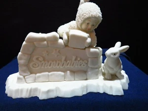Vintage DEPT 56 SNOWBABYS WOHER KOMMST DU HER PENSIONIERTES BABY MIT HASE SB6 - Bild 1 von 5