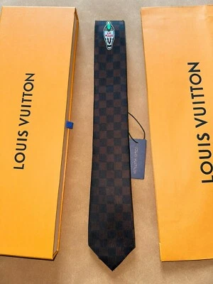 LOUIS VUITTON DAMIER CORBATA DELGADA MARRÓN EMBALAJE ORIGINAL ANCHO 2.75" Foto 1 de 4