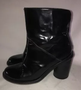 SURFACE TO AIR Black Patent Leather Ankle Booties Boots Cone Heel 8 Back Zip 39 - Picture 1 of 10