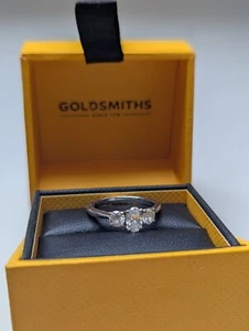Platinum 0.76cttw Diamond Thee Stone Oval & Brilliant Cut Engagement Ring - Picture 1 of 4