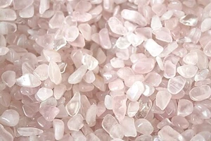 8oz Rose Quartz 5mm Chips Tumbled Stones Reiki Healing Crystals Love Family  - Picture 1 of 3