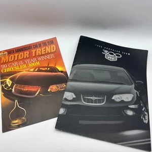 Vintage 1999 Motor Trend Car Of The Year Winner Chrysler 300M Brochure +8 Pg Ins - Foto 1 di 4