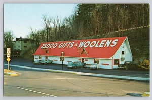 25000 Gifts & Woolens White River Jct VT Large Roadside Building Postcard - Picture 1 of 3