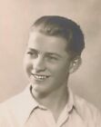 163 FOTO ORG Vintage Elegant Mann Mann Junge Lächelnd Glattes Haar Mann Porträt