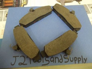 *New AC Delco 171-733 / GM 14091367 Brake Pads - Picture 1 of 3
