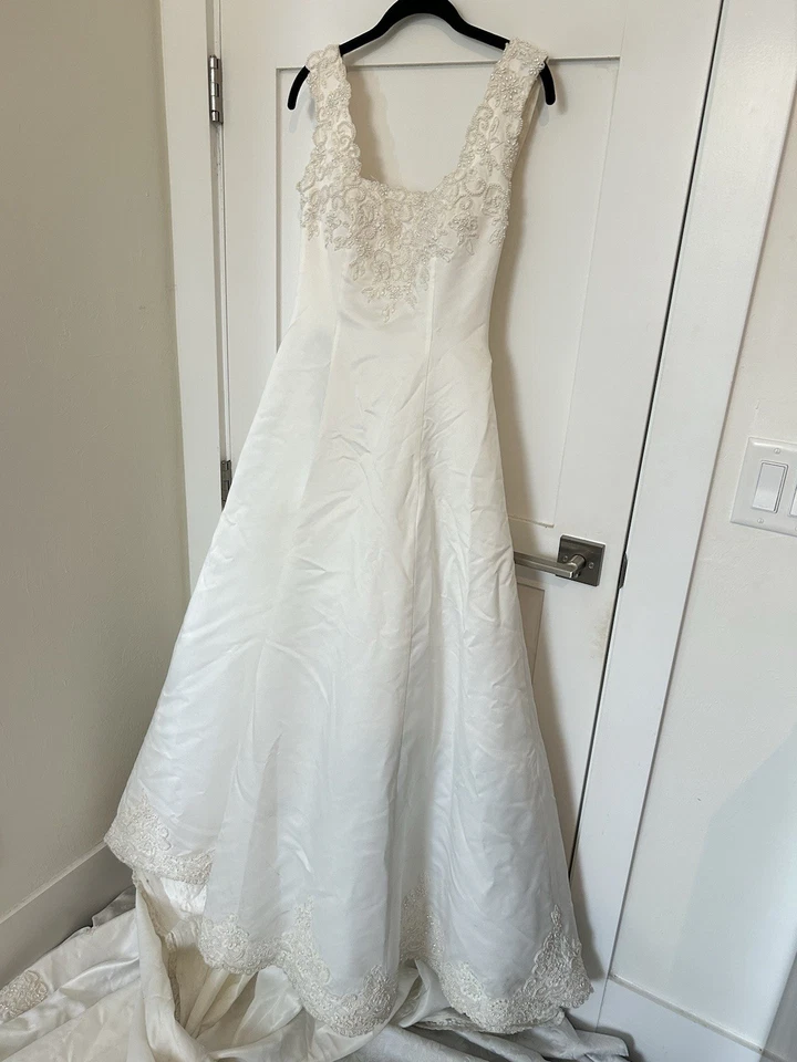 Vestido de noiva vintage de renda com miçangas branco linha A - Imagem 1 de 4