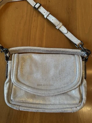 Bandolera Aimee Kestenberg Cuero Crema Metálica con Herrajes Gunmetal Nueva con Etiquetas Foto 1 de 4