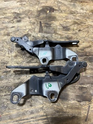 2007 -2013 BMW 335xi 335i 328i 328xi E90 E92 Hood Hinge Set of 2 LH & RH Bracket - Image 1 of 4