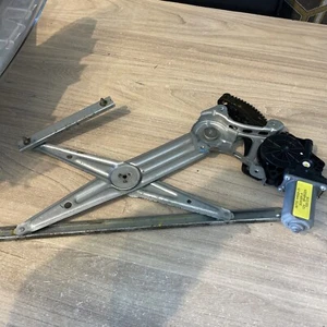 Nissan Note Right Driver Offside Front Electric Window Regulator 6 Pin 2013-17* - Picture 1 of 2