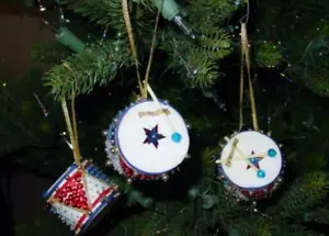 (3) FINISHED WALCO Holiday Ornament Kit :RED WHITE & BLUE CHRISTMAS DRUMS - Picture 1 of 4