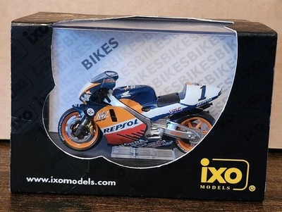 Ixo 1/24 Scale Motorcycle CLB002 Honda NSR500 M. Doohan World Champion 1998 - Image 1 of 4