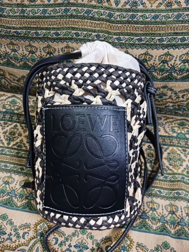 Bolso Cesta LOEWE Negro Casi Como Nuevo 13x18x13cm Auténtico Usado Foto 1 de 4