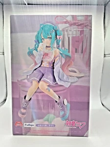 Figura con tapón de fideos Hatsune Miku ""Traje de marinero Koisuru"" versión púrpura. FuRyu Japón - Imagen 1 de 5