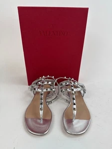 Sandalias planas Valentino Garavani Rockstud de cuero enjaulado PLATEADAS, EU35.5/US5 - Imagen 1 de 8
