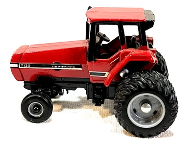 Tractor vintage ERTL Case International escala 1/64 7120 con dobles - diecast Foto 1 de 4