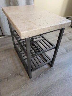 Mesa auxiliar de travertino  Foto 1 de 4