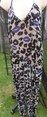 BOOHOO.COM СЕРЕБРО/СЕРЫЙ КОМБИНЕЗОН С ЖИВОТНЫМ И ГУБАМИ ПЕЧАТИ РАЗМЕР 10 С ЯРЛЫКАМИ - Изображение 1 из 4