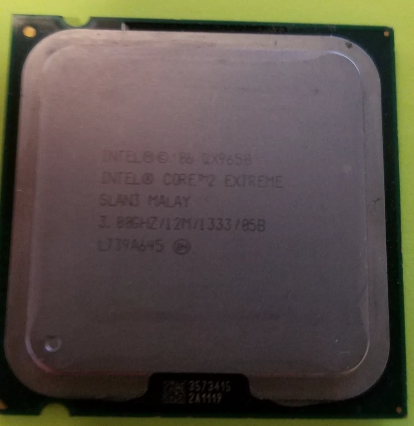 Procesador Intel Core 2 Extreme QX9650 3 GHz cuatro núcleos 12M 1333 SLAN3 Socket 775 Foto 1 de 2