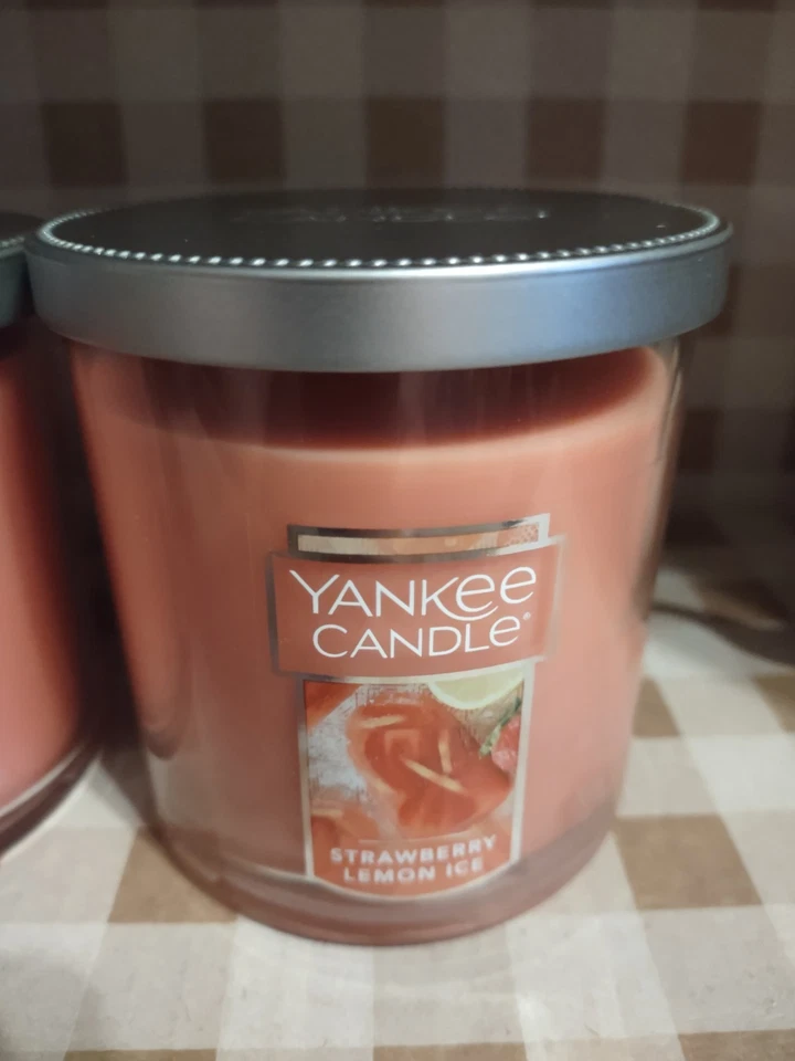 Small Tumbler Yankee Candle Burn Time 35-55 Hrs.
