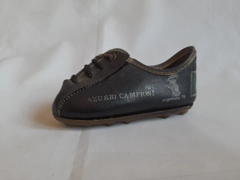 Football boot with Italian flag, souvenir from the 1978 World Cup in Argentina Cover