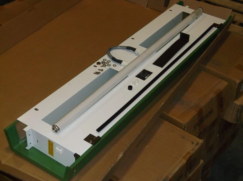 NUEVO ACCESORIO DE LUZ FLUORESCENTE INDUSTRIAL VINTAGE 4 PIES 125 V LUCES DE LABORATORIO DE ALMACÉN Foto 1 de 1