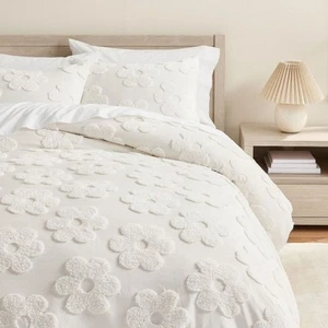 Pottery Barn Daisy Clipped Jacquard Duvet Cover Twin / XL White Floral NWT - Picture 1 of 6